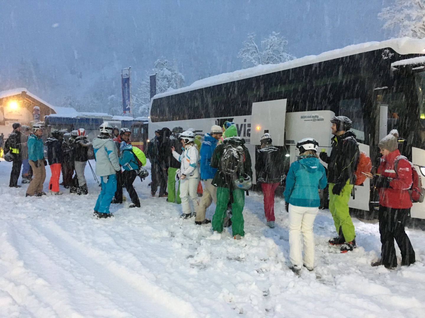 Après-Ski Glühwein am Bus